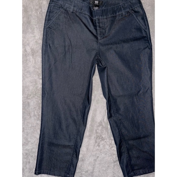 Women’s Dark Blue Mossimo Supply Co. Capri Slacks 💙 - Picture 12 of 17